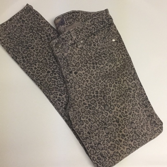🎉Host Pick!🎉Paige "Peg"Skinny Leopard Jeans - Picture 3 of 10
